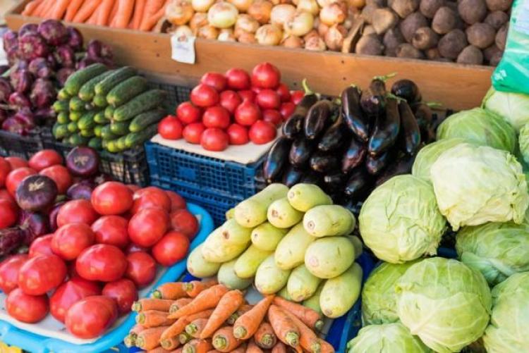 mercato estivo del sabato  1 maggio - 30 settembre spostamento temporaneo produttori agricoli in Piazza Ermete Re 